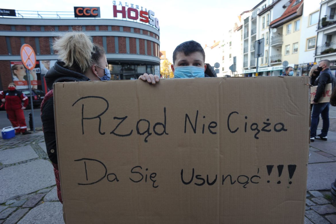 Kobiety szturmują kościoły