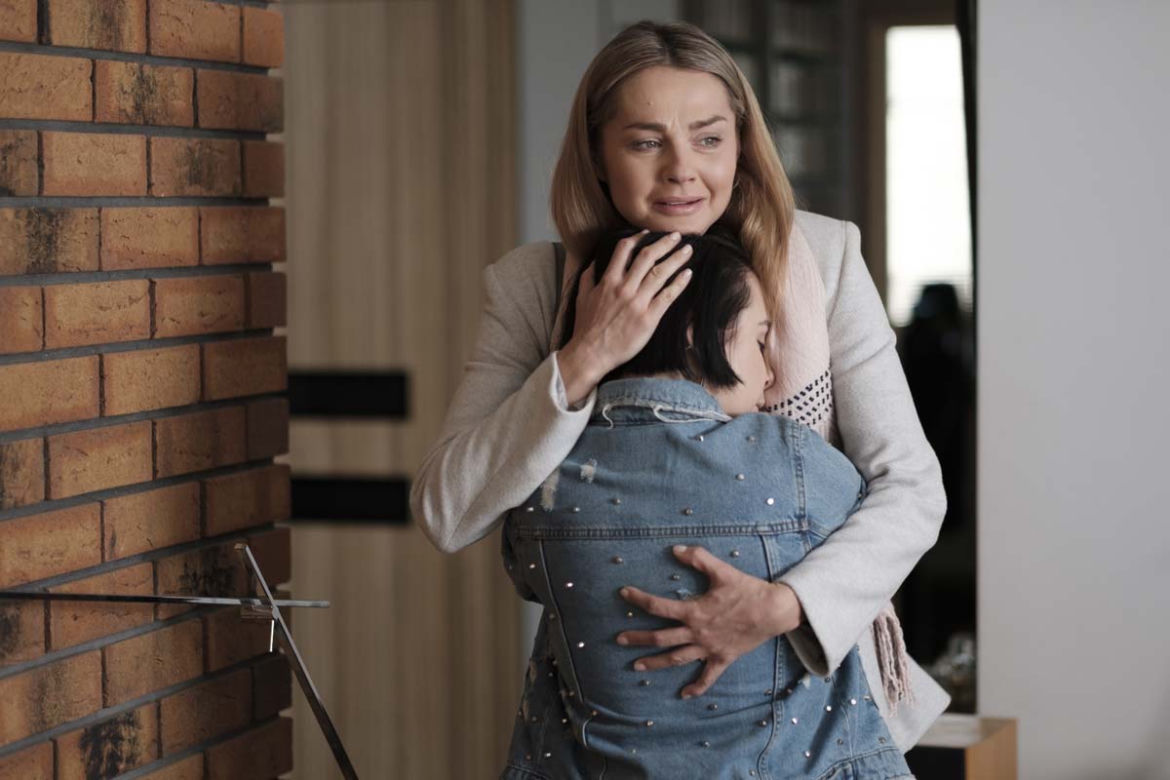 Przyjaciółki, finał 15 sezonu, odc. 182: Inga (Małgorzata Socha), Hania (Pola Figurska)