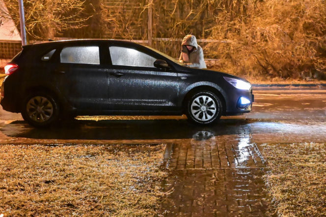 Gołoledź paraliżuje Polskę