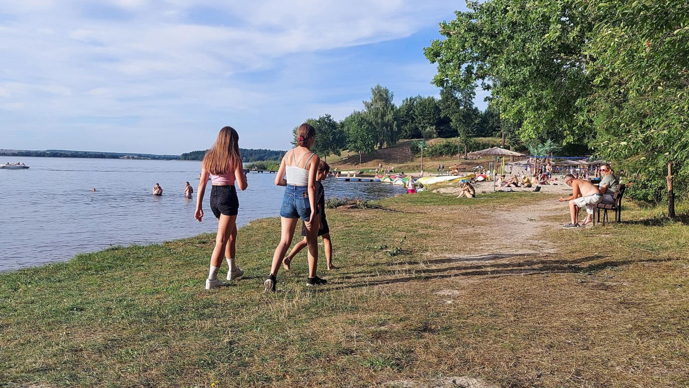Wakacyjny odpoczynek nad wodą na Roztoczu