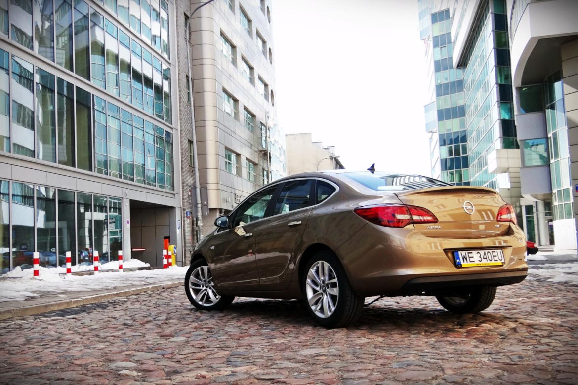 Opel Astra Sedan (Astra J)