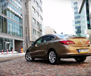Opel Astra Sedan (Astra J)