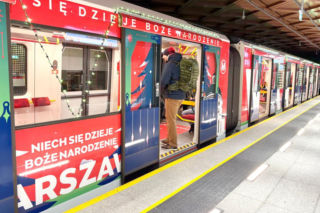Świąteczne metro w Warszawie uszkodzone. Kiedy znów zabierze pasażerów?