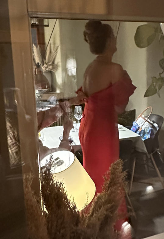 Edyta Górniak przebiera się w zamkniętej restauracji