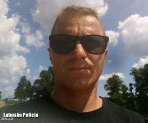 Świebodzin. Ocalił kobietę z tonącego auta, a teraz grozi mu amputacja! Jego noga obumiera [ZDJĘCIA]
