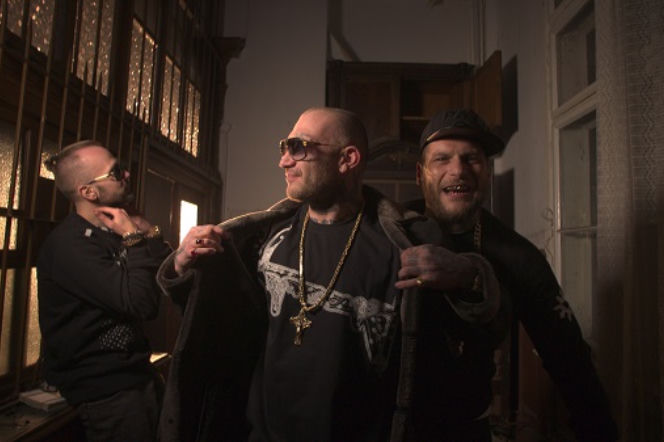 Popek x Sobota x Matheo: pieniądze i piękne kobiety w teledysku Nie zmienię się. ZDJĘCIA	