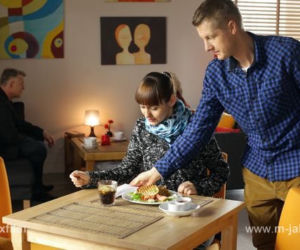 M jak miłość. Paweł Zduński (Rafał Mroczek), Janka Jane Buford (Joanna Osyda)