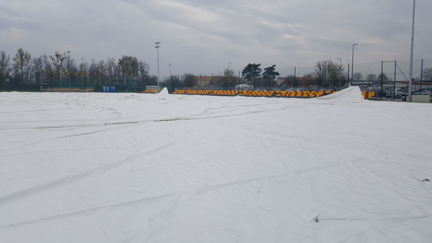 Jagiellonia Białystok. Przy ul. Elewatorskiej powstaje gigantyczny balon