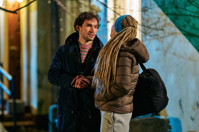 "Na Wspólnej", odcinek 4166: Mikołaj i Ksawery wpadają w panikę, gdy znajdują ten sam pozytywny test ciążowy