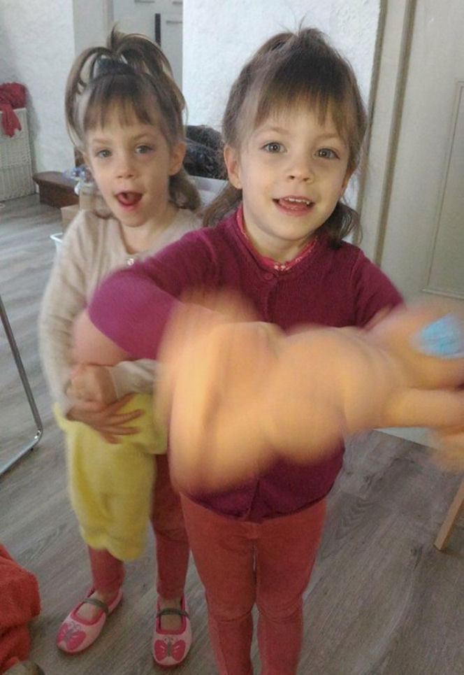 Zaginione Ava i Mia. Polskie bliźniaczki.