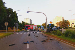 Skrzyżowanie Warszawskiej z Parkową bez świateł. Pijany kierowca zniszczył sygnalizację