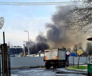 Pożar zakładów chemicznych w Chorzowie. Kłęby dymu nad miastem