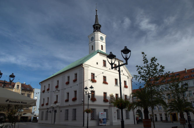 To miasto na Śląsku ma wyjątkowo piękną starówkę. Zachwyca też piastowskim zamkiem