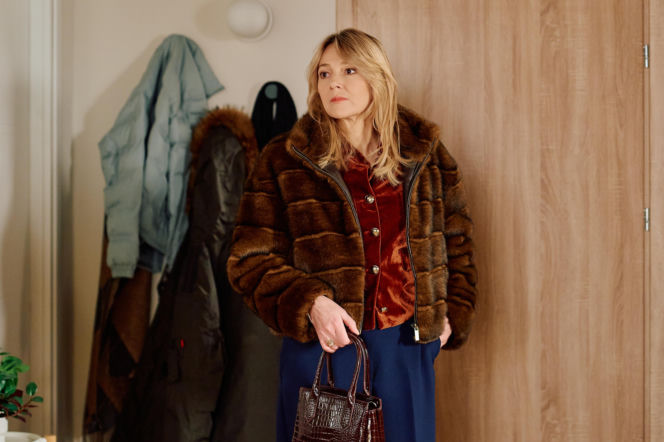 "Na Wspólnej", odcinek 4194: matka Remka zastaje półnagiego Brzozowskiego w mieszkaniu Brygidy. Oskarża ją o niewierność