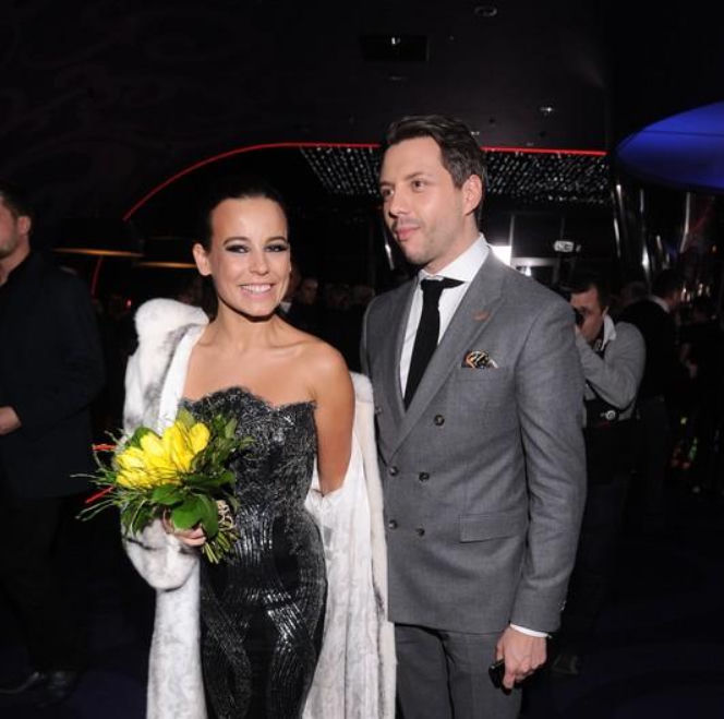 WOŚP 20 Finał - Anna Mucha oddała na aukcję SUKIENKĘ z premiery "Och Karol 2"