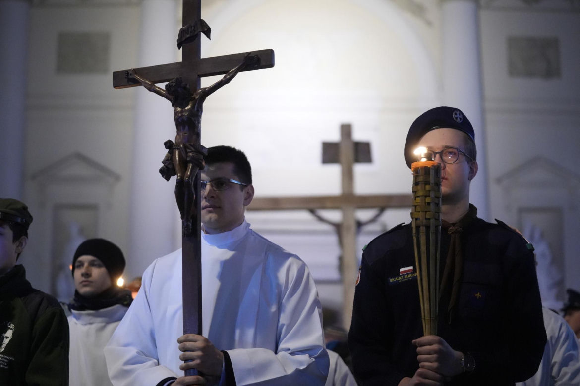 Tłumy wiernych przeszły przez stolicę. Centralną Drogę Krzyżową poprowadził kardynał Nycz