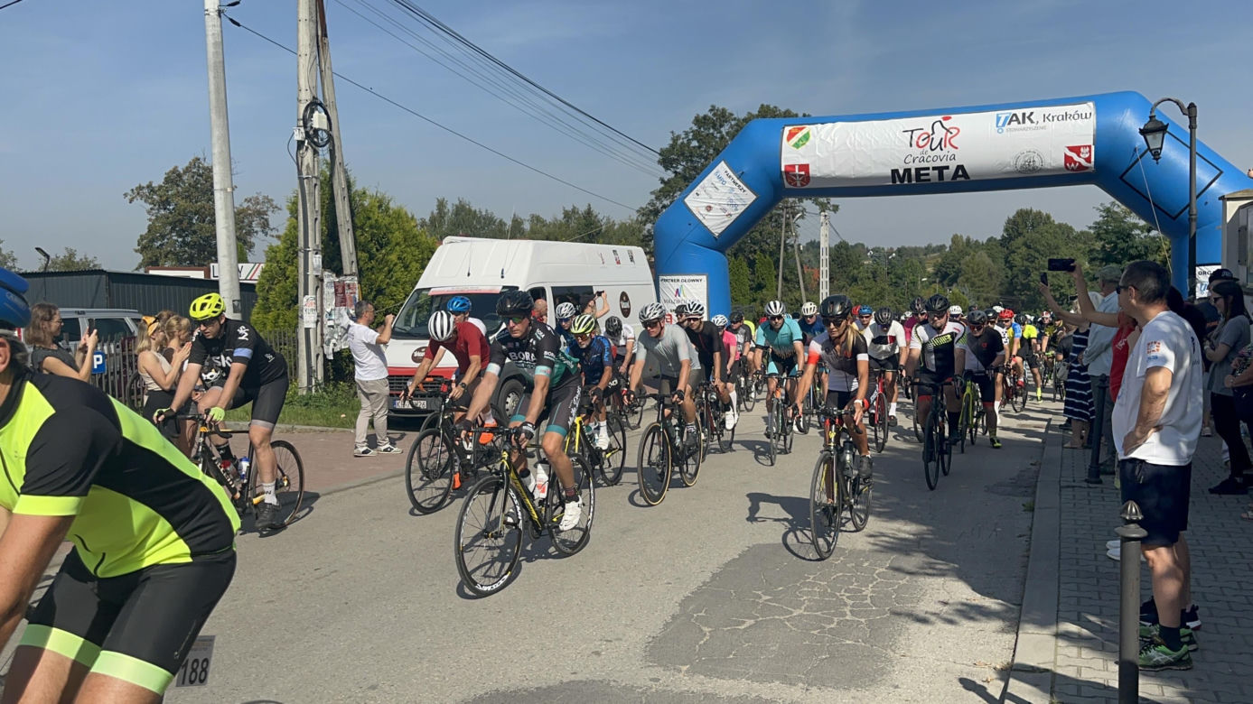 Sportowa rywalizacja i wspólne pomaganie. Za nami 8. edycja Tour de Cracovia Amatorów! 