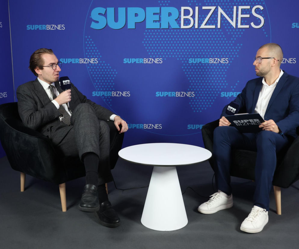 Wiceminister Jan Szyszko i redaktor Łukasz Trybulski w studiu. O sporze wokół KPO przeczytasz na SE Superbiz.