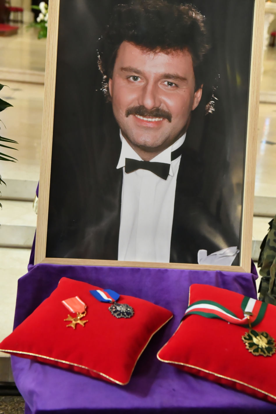 	Pogrzeb Krzysztofa Krawczyka. Nabożeństwo żałobne w łódzkiej archikatedrze