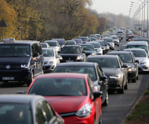 Tłumy korki na Cmentarzu Północnym