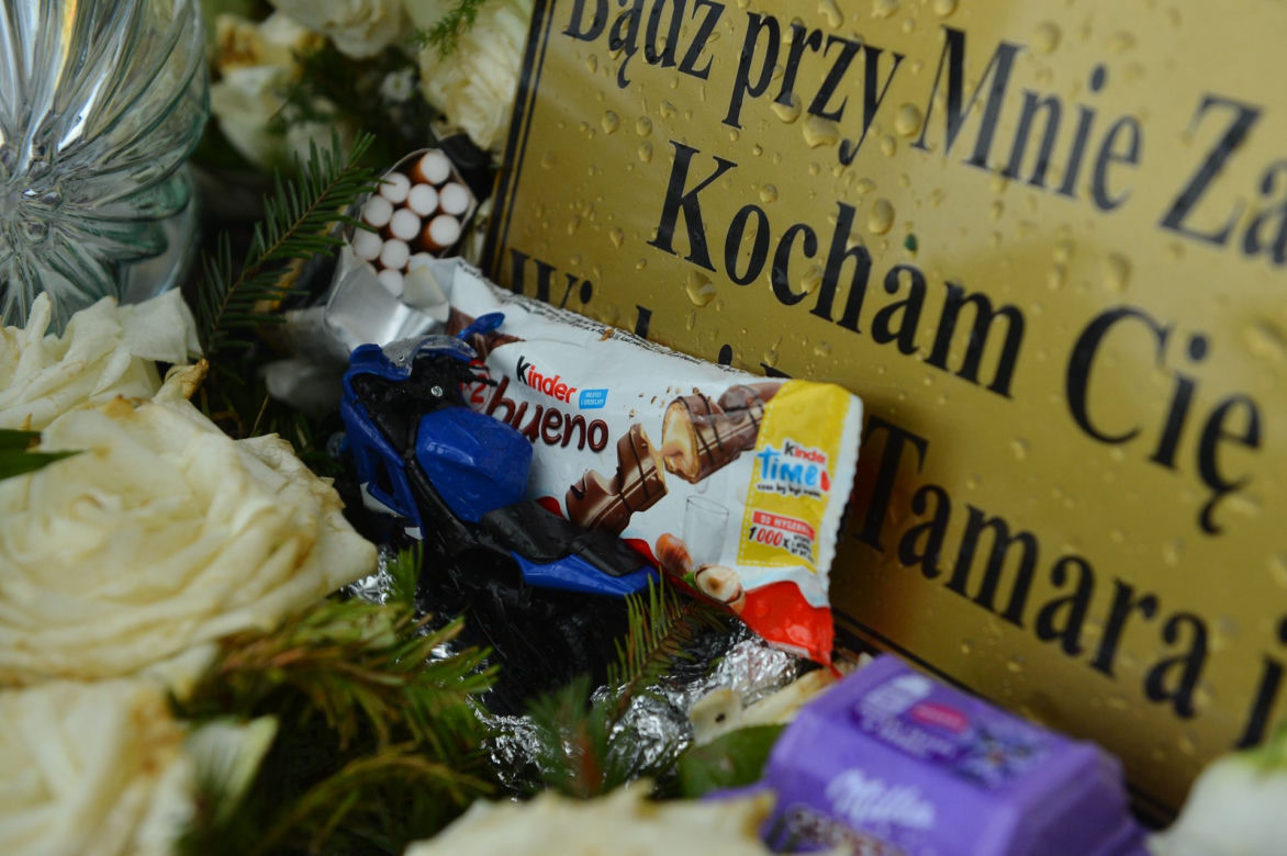 Grób zmarłej motocyklistki Karoliny z Zielonki
