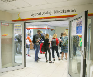 KOLEJKI W URZĘDACH