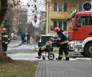 Ewakuacja bloku. Mogą wybuchnąć granaty!