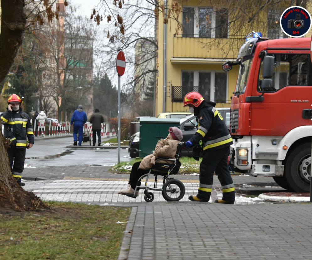 Ewakuacja bloku. Mogą wybuchnąć granaty!