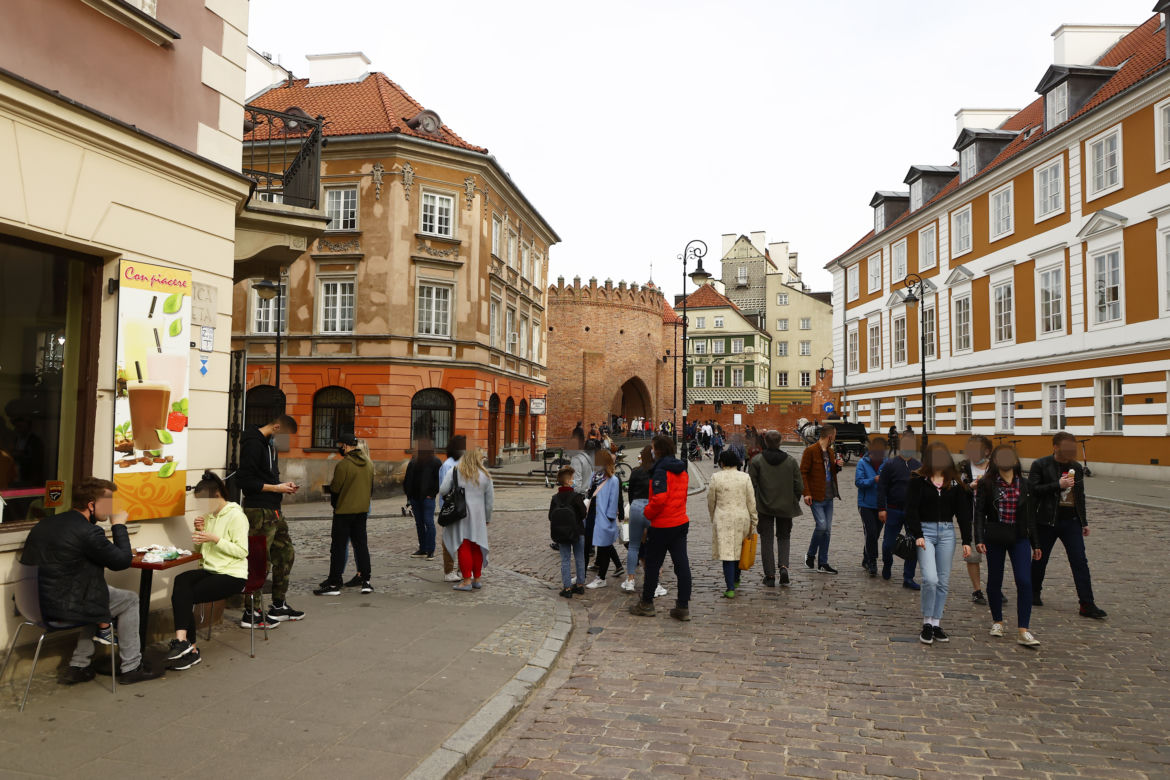  Fiesta na ulicach Warszawy mimo lockdownu