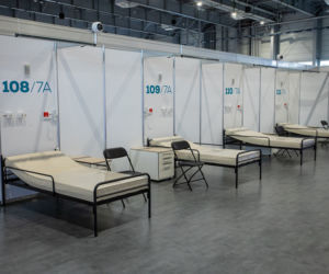 Budowa szpitala polowego na MTP w Poznaniu