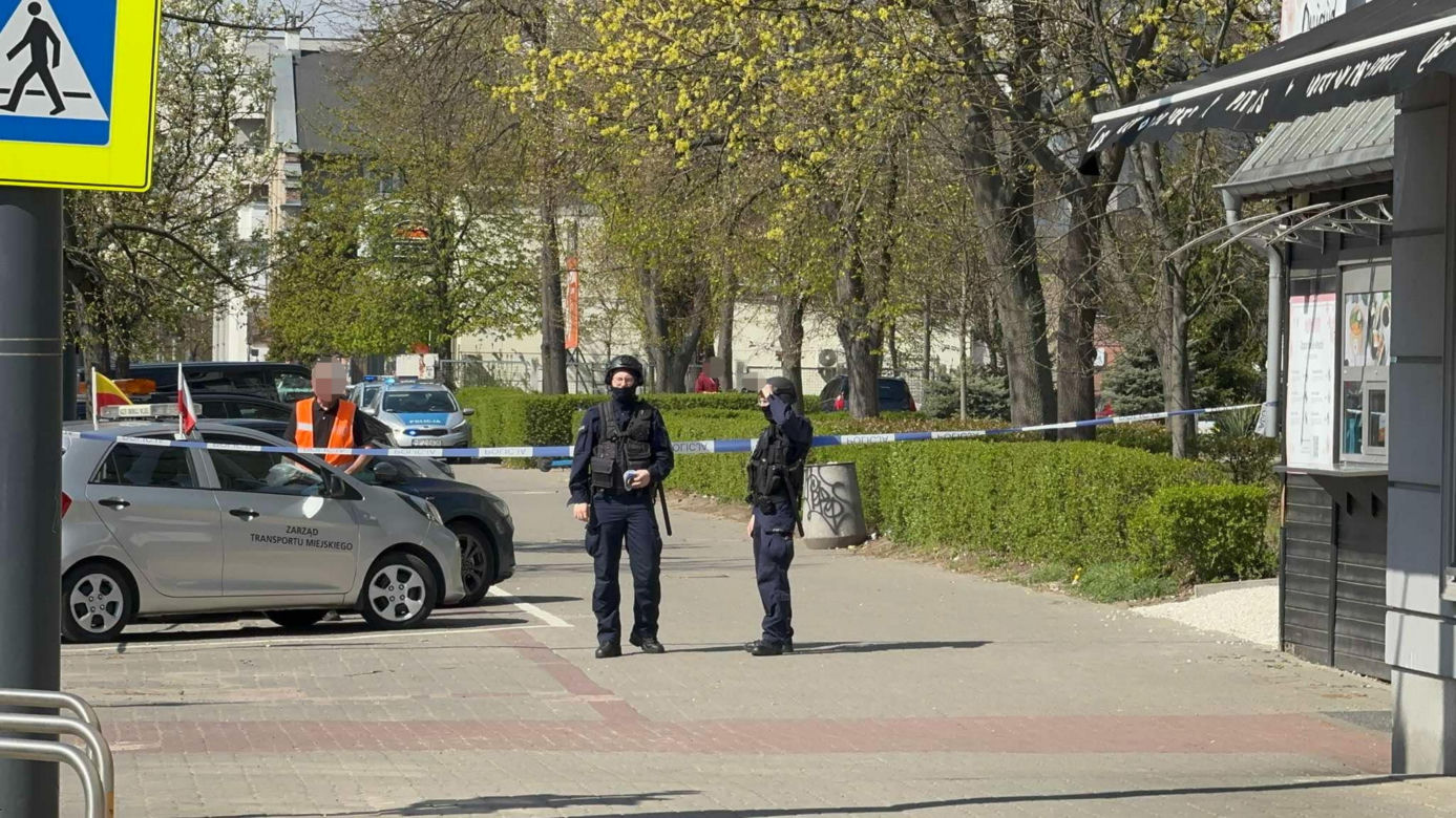 Kontrterroryści w liceum w Warszawie! Teren odgrodzony. Co się dzieje?