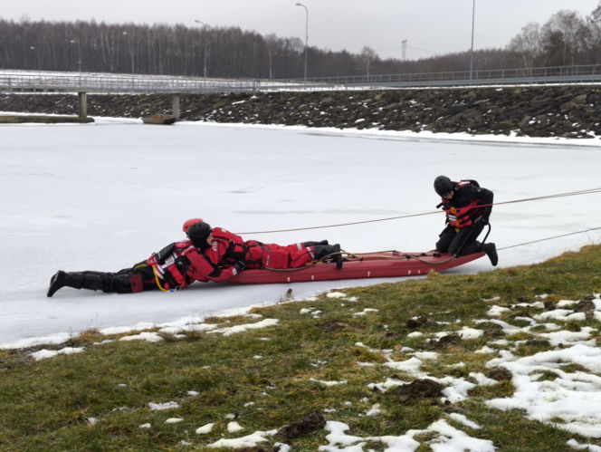 Symulacja akcji ratunkowej na zbiorniku Korzeń w Skrzyszowie