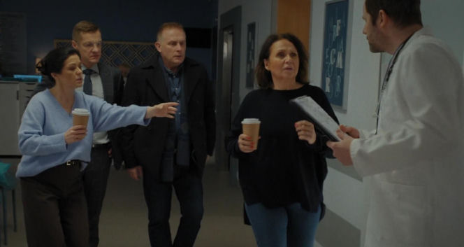 M jak miłość odc. 1926. Marysia (Małgorzata Pieńkowska), Artur Rogowski (Robert Moskwa), Kinga (Katarzyna Cichopek), Piotrek (Marcin Mroczek)