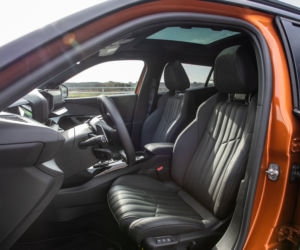 Peugeot 2008 GT Line vs Renault Captur Intens