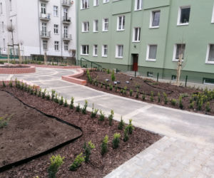 Zmodernizowane podwórko przy ul. H. Pobożnego