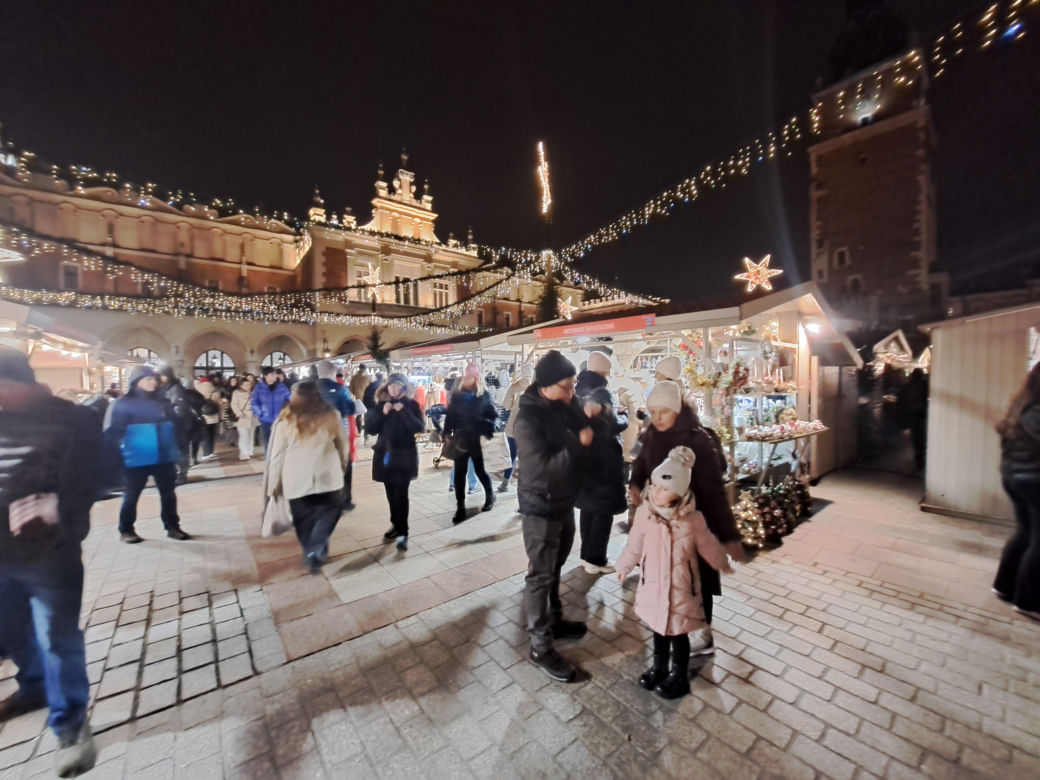 Jarmark Bożonarodzeniowy na Rynku Głównym w Krakowie 2025. Oferta wystawców