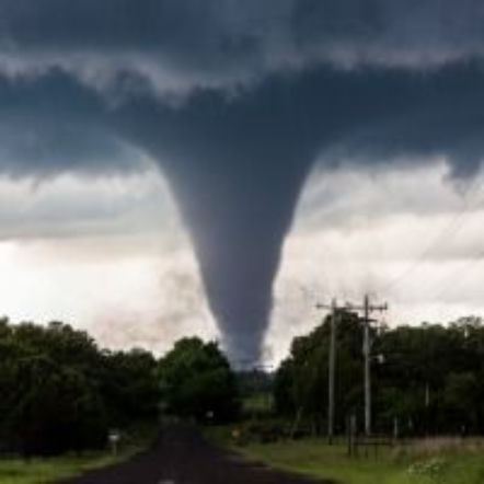 Tornado w Polsce: specjaliści ostrzegają przed niebezpiecznymi trąbami