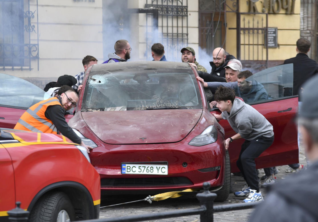PILNE! Rosjanie zaatakowali pełne cywilów centrum Lwowa! Są nagrania