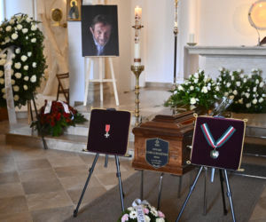 Pogrzeb Edwarda Linde-Lubaszenki. Ostatnie pożegnanie wybitnego artysty przyciągnęło wielu żałobników