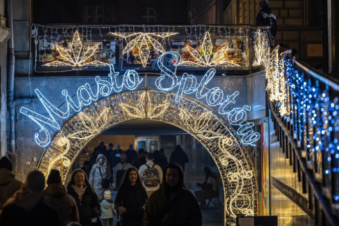 To najbardziej świąteczne miasto w województwie śląskim. Częściowo znajduje się w Małopolsce