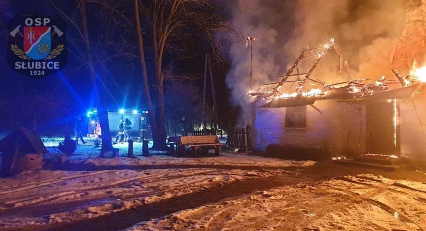Z jej domu pod Płockiem nic nie zostało. Uratowała się z pożaru, ale straciła dorobek życia! [ZDJĘCIA]