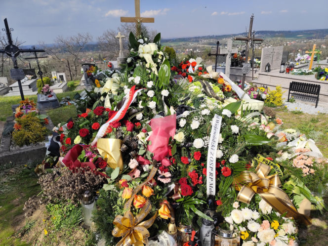 Grób zmarłego strażaka