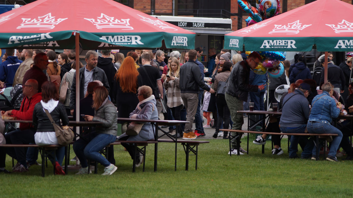 Festiwal Food Trucków 2021. Restauracje na kółkach zaparkowały na Wyspie Młyńskiej