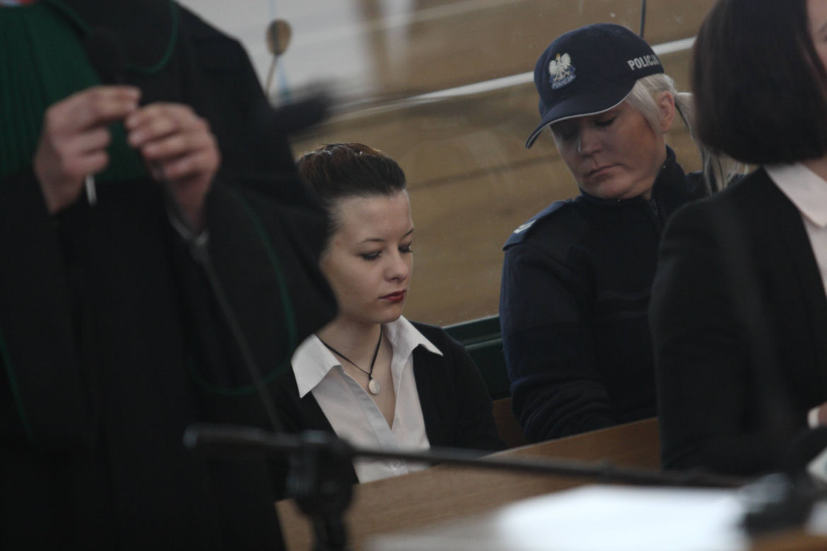 KATARZYNA WAŚNIEWSKA W SĄDZIE - ZDJĘCIA. NABURMUSZONA WAŚNIEWSKA NA SALI SĄDOWEJ