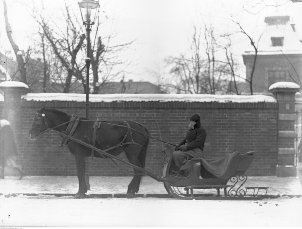 Dorożka w zimowym wydaniu, 1933 rok