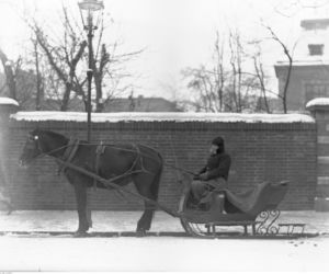 Dorożka w zimowym wydaniu, 1933 rok