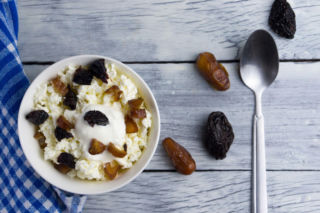 Twarożek waniliowy z bakaliami – słodkie, pożywne śniadanie gotowe w 5 minut