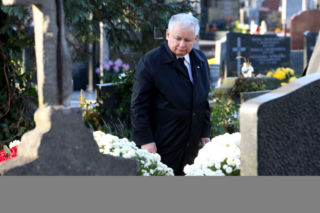 Kaczyński i Szydło modlili się za rząd. 