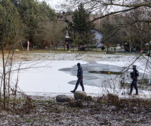 Wiktorek wpadł z mamą do stawu