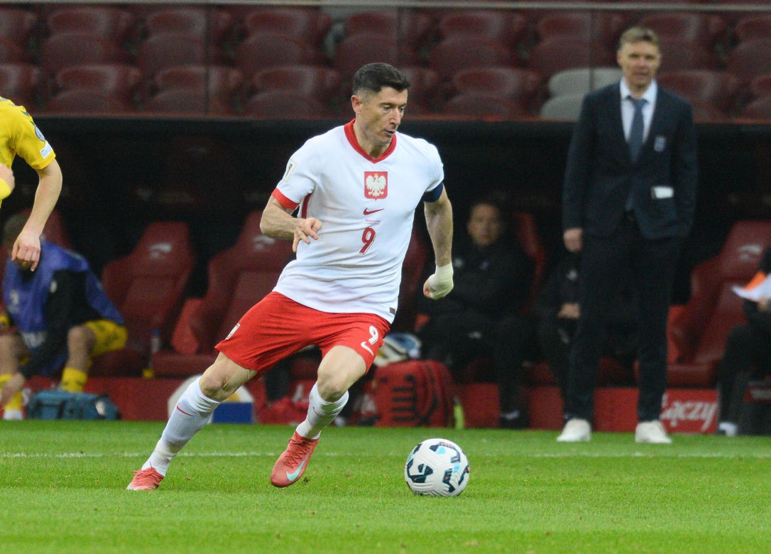 Takim samolotem Lewandowski przyleci do Polski